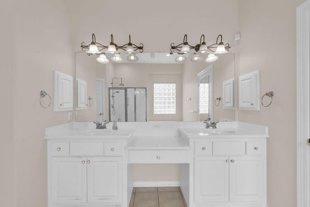 15 E Royal Mews, Conroe, TX 77384