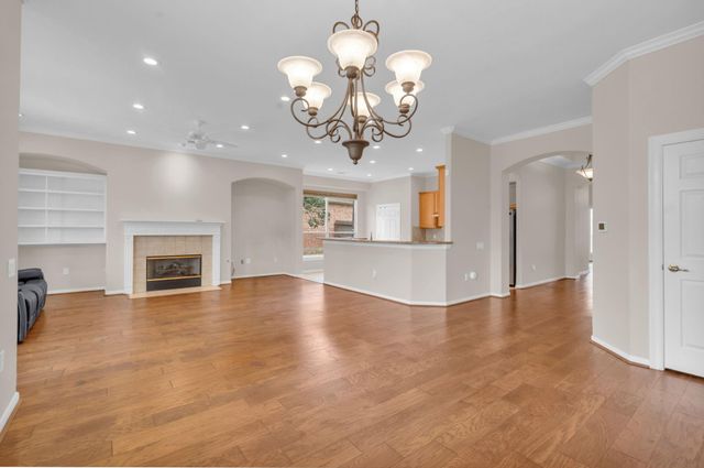 15 E Royal Mews, Conroe, TX 77384