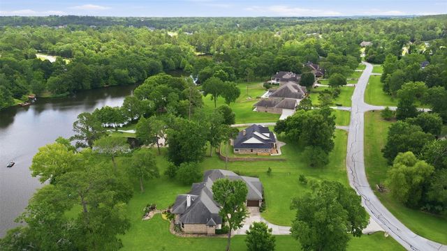 1417 Sapphire Shores, Willis, TX 77378