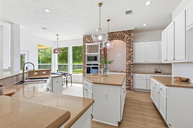 1417 Sapphire Shores, Willis, TX 77378