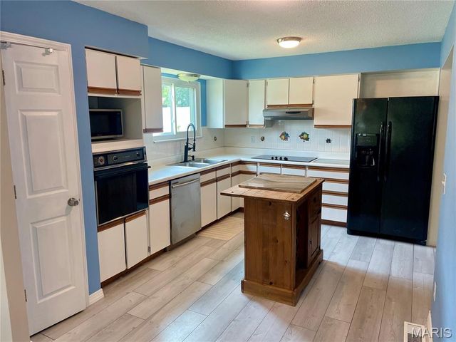 225 Timberidge Drive, St Peters, MO 63376