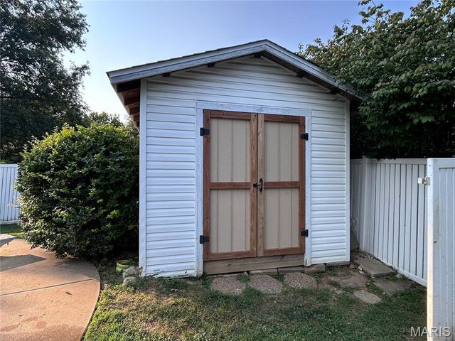 225 Timberidge Drive, St Peters, MO 63376
