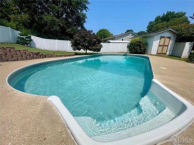 225 Timberidge Drive, St Peters, MO 63376