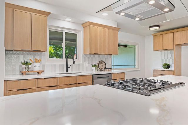 5617 Rosedale Way, Sacramento, CA 95822