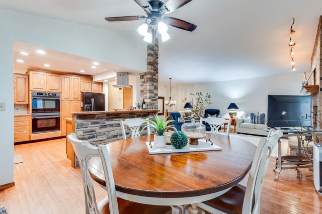 8418 W 19th St, Wichita, KS 67212