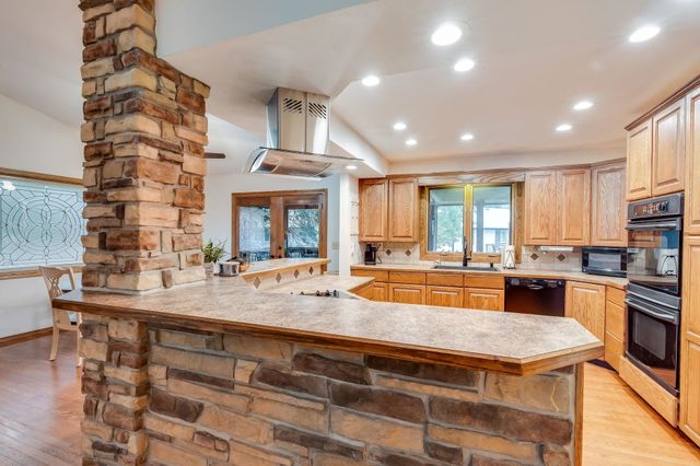 8418 W 19th St, Wichita, KS 67212