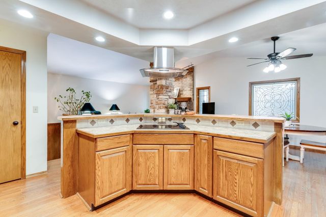 8418 W 19th St, Wichita, KS 67212