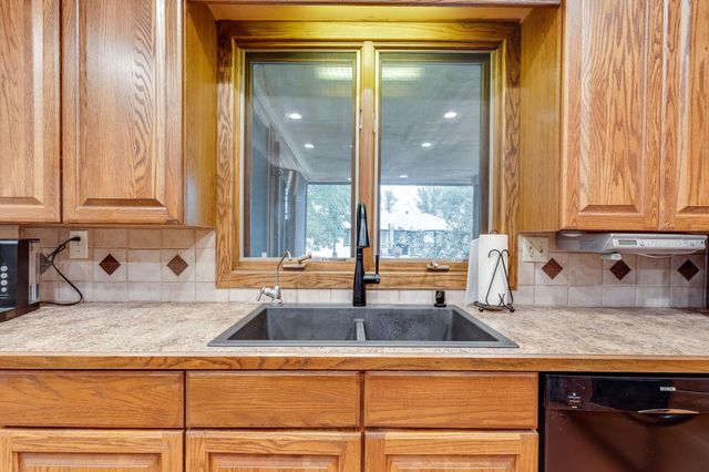 8418 W 19th St, Wichita, KS 67212