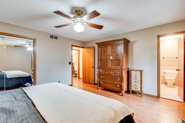 8418 W 19th St, Wichita, KS 67212