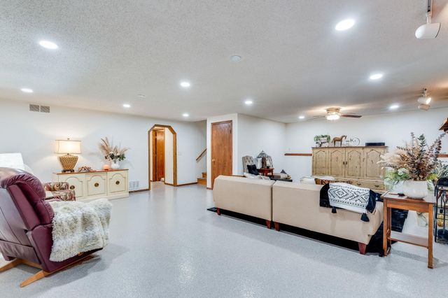 8418 W 19th St, Wichita, KS 67212