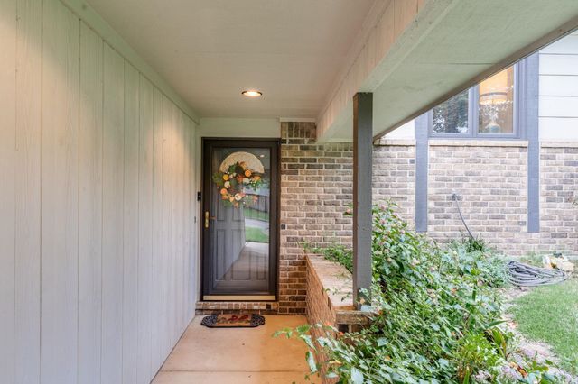 8418 W 19th St, Wichita, KS 67212