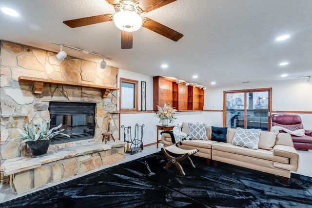 8418 W 19th St, Wichita, KS 67212