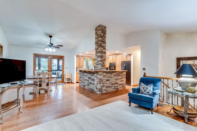 8418 W 19th St, Wichita, KS 67212