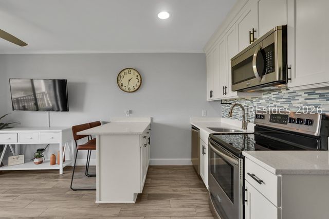 40 Folly Field Rd Apt A124, Hilton Head Island, SC 29928