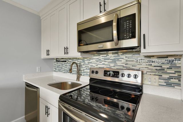 40 Folly Field Rd Apt A124, Hilton Head Island, SC 29928