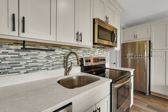 40 Folly Field Rd Apt A124, Hilton Head Island, SC 29928