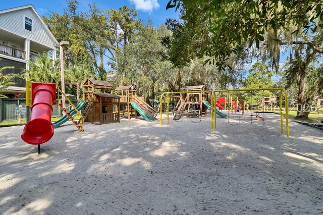 40 Folly Field Rd Apt A124, Hilton Head Island, SC 29928