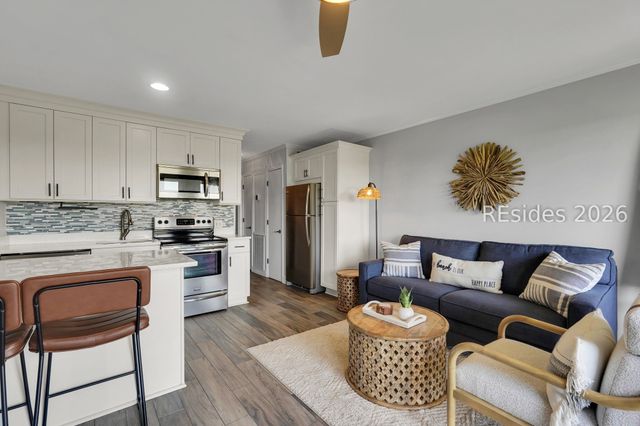 40 Folly Field Rd Apt A124, Hilton Head Island, SC 29928