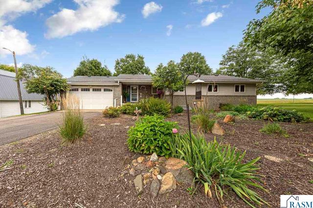 58560 Kirkwood Road, Mankato, MN 56001