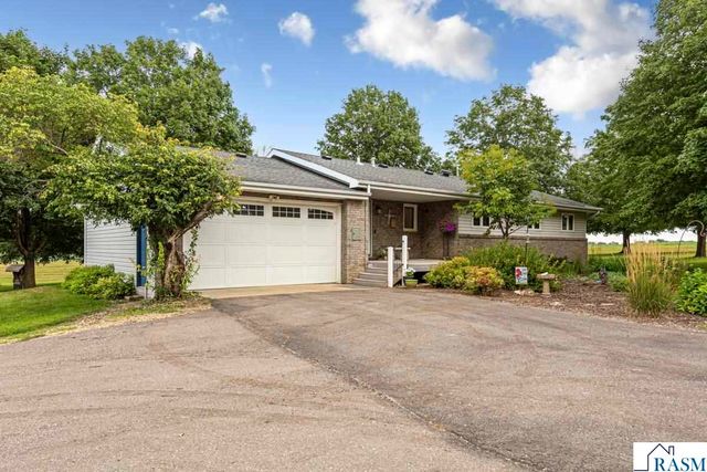 58560 Kirkwood Road, Mankato, MN 56001