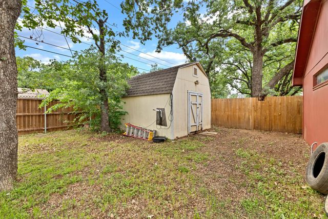1125 Hillwood Drive, Lewisville, TX 75067
