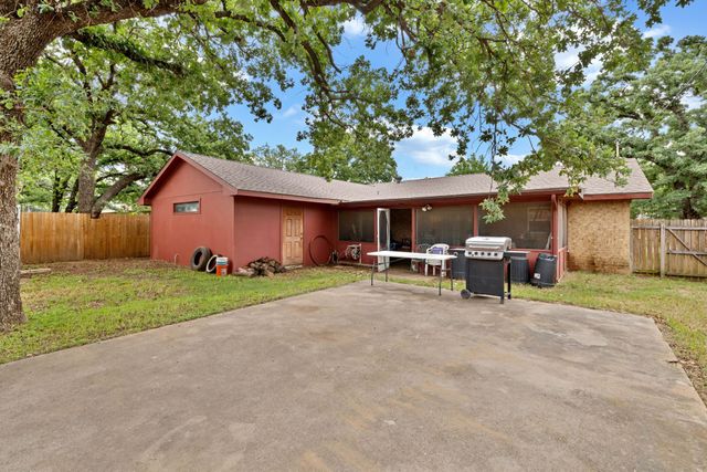 1125 Hillwood Drive, Lewisville, TX 75067