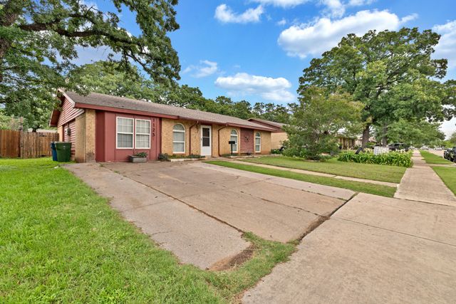 1125 Hillwood Drive, Lewisville, TX 75067