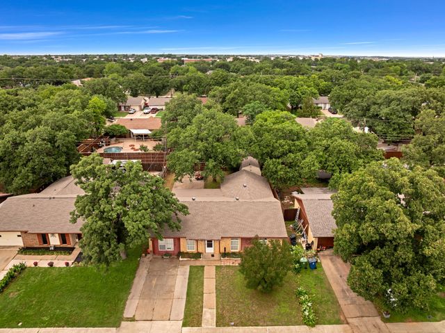 1125 Hillwood Drive, Lewisville, TX 75067