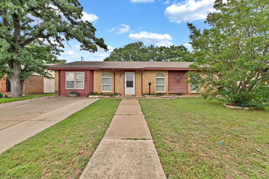 1125 Hillwood Drive, Lewisville, TX 75067