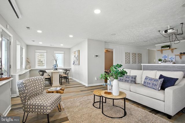 106 LIGHTHOUSE DR, Hampton, VA 23664