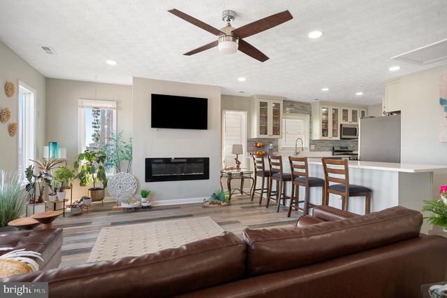 106 LIGHTHOUSE DR, Hampton, VA 23664