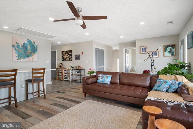 106 LIGHTHOUSE DR, Hampton, VA 23664