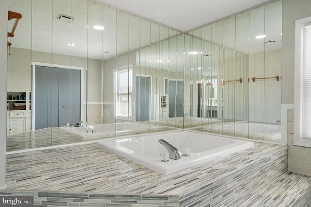 106 LIGHTHOUSE DR, Hampton, VA 23664