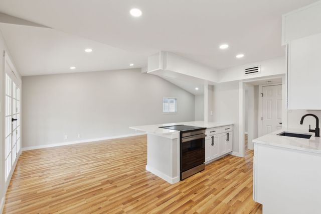 827 Greenhaven Drive, Richardson, TX 75080