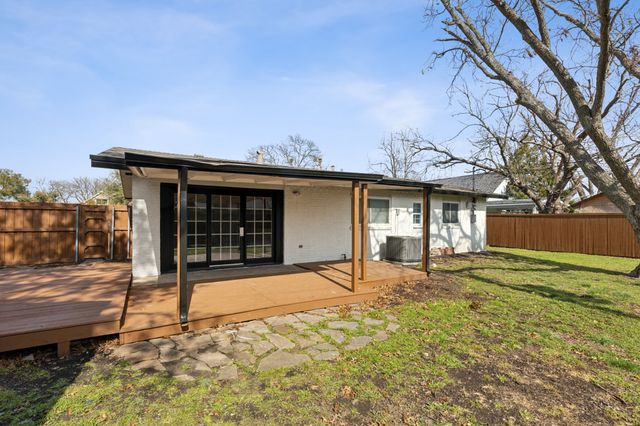 827 Greenhaven Drive, Richardson, TX 75080