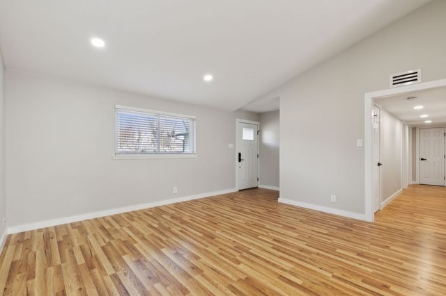 827 Greenhaven Drive, Richardson, TX 75080