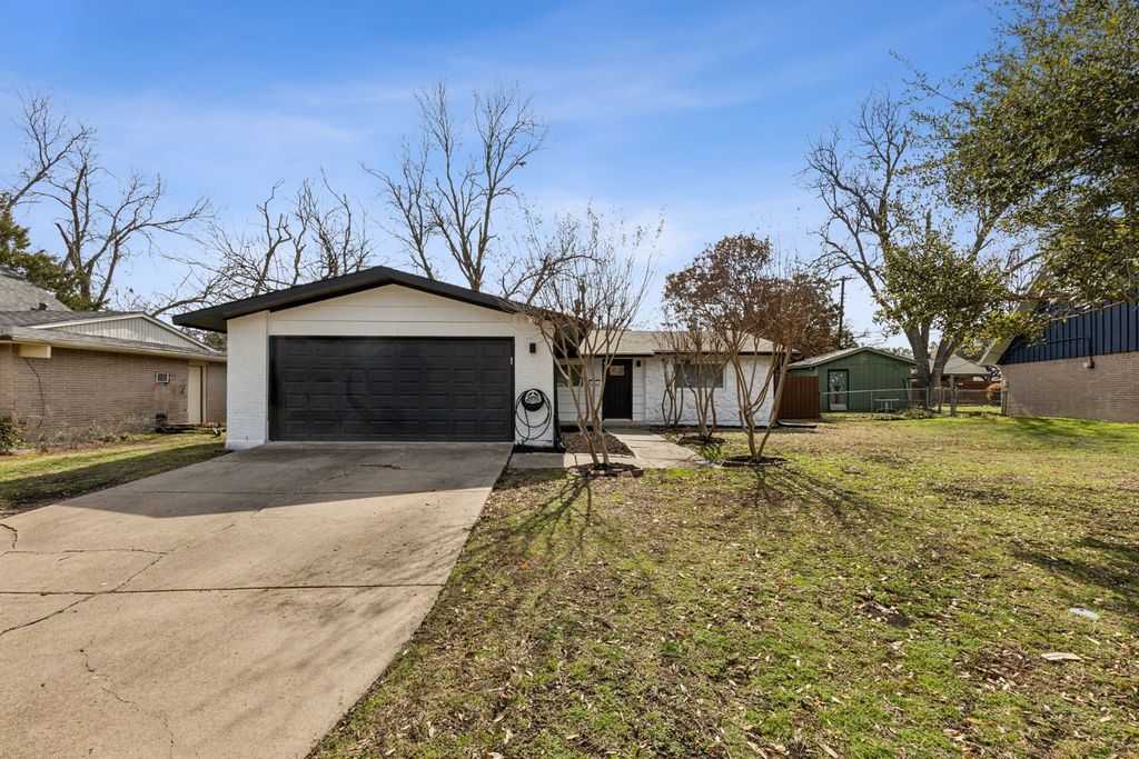 827 Greenhaven Drive, Richardson, TX 75080