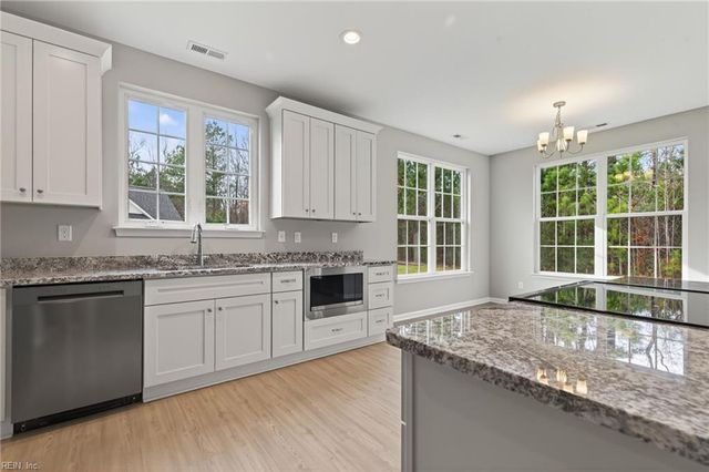 35242 Amanda LOOP, Ivor, VA 23866