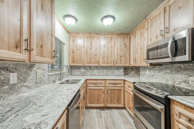 41800 Dogwood Rd, Shaver Lake, CA 93664