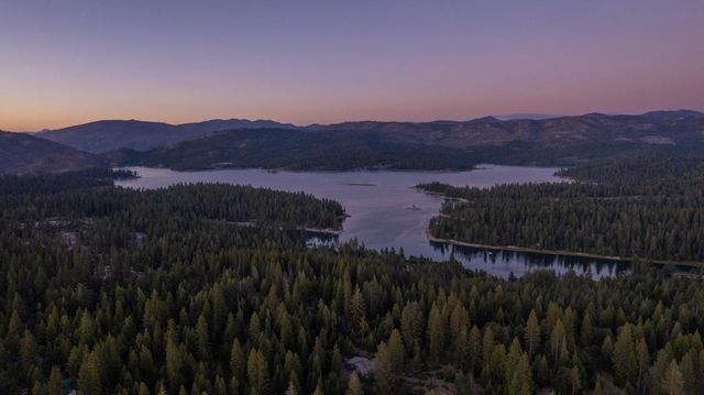 41800 Dogwood Rd, Shaver Lake, CA 93664