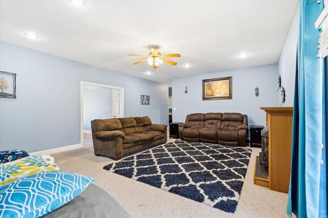 3012 Mt Carmel RD, Paragould, AR 72450