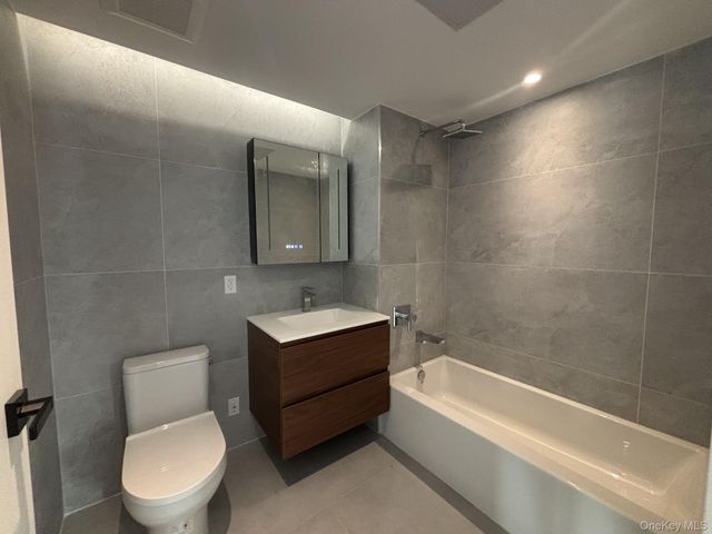 14449 Northern Boulevard 718, Flushing, NY 11354