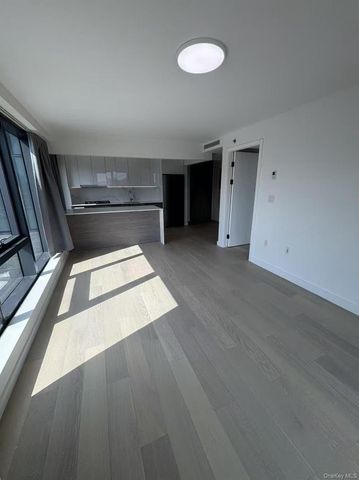 14449 Northern Boulevard 718, Flushing, NY 11354