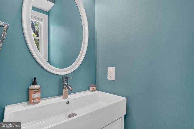 3717 30TH PL NE, Washington, DC 20018
