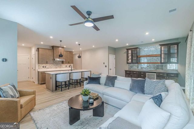 255 Climbing Ivy Circle, Fayetteville, GA 30214