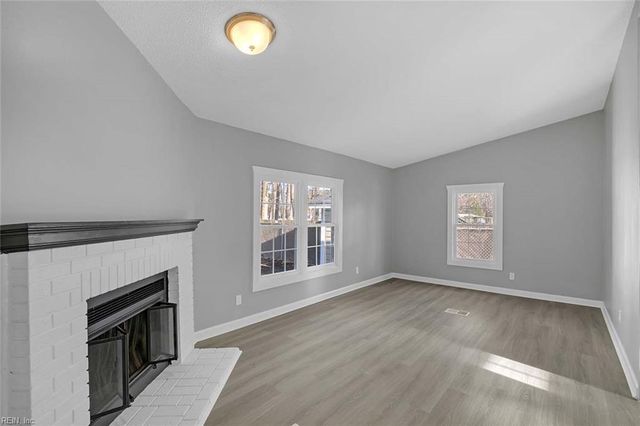 104 Blackwood CT, Yorktown, VA 23693