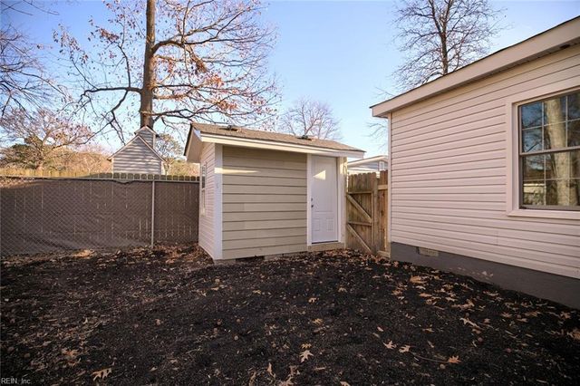 104 Blackwood CT, Yorktown, VA 23693