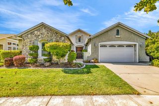 2715 Heritage Park Ln, Sacramento, CA 95835