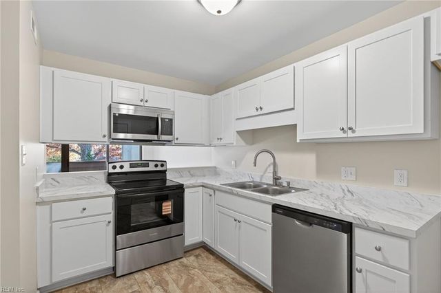 563 Ayrshire Way Apt E, Newport News, VA 23602