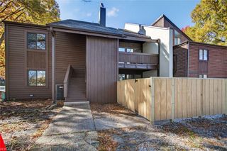 563 Ayrshire Way Apt E, Newport News, VA 23602